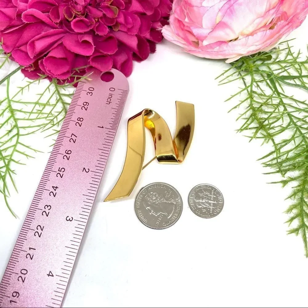 VINTAGE⚜️MONET Abstract Ribbon Golden Brooch